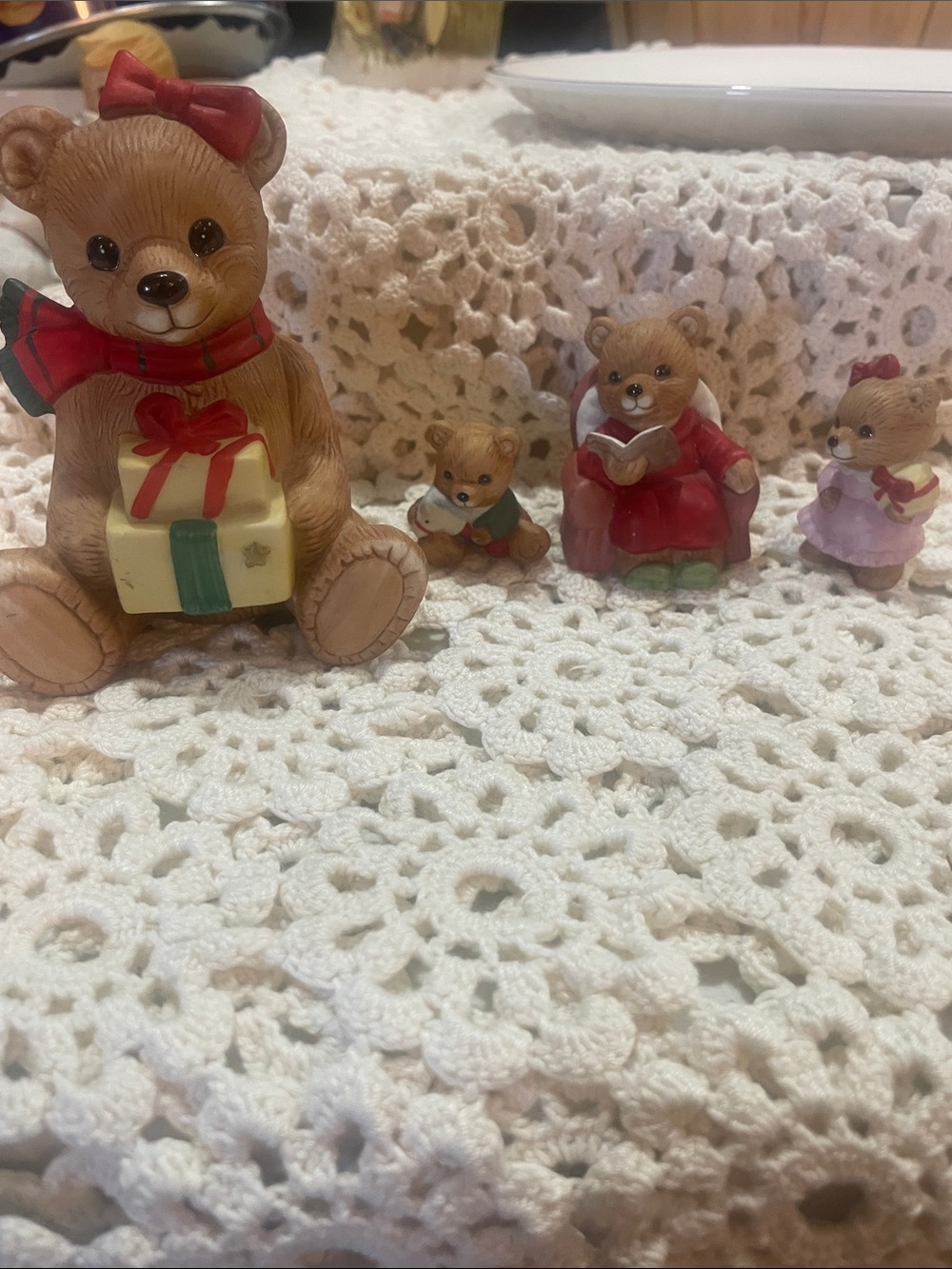 Homco Christmas Bear & Homco Family Figurine Set - Charming